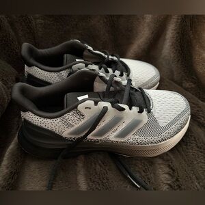 Adidas Ultrarun 5 running shoes Youth Size 3.5 - NEW no box
Black / Grey